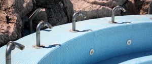Acquafert Pool rocce mosaici idromassaggi getti acqua