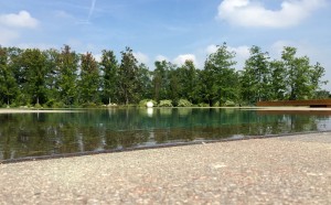 Acquafertpool Piscina privata rivestita in pietra naturale e sfioro a filo (3)