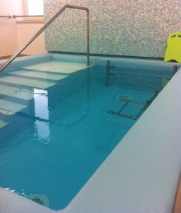 Acquafertpool ingresso in acqua piscina riabilitativa