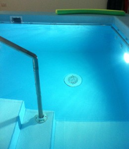 Acquafertpool particolare faro a Led's e aspirazione fondo