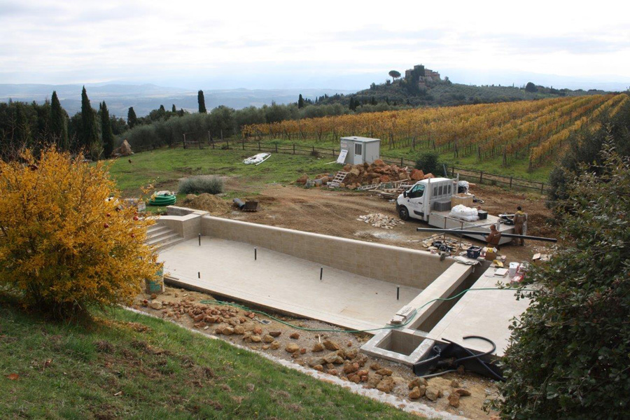 Piscina A Sfioro In Agriturismo Senese Acquafert Divisione