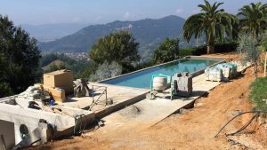 Cantiere di piscina in villa