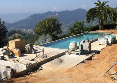 Cantiere di piscina in villa